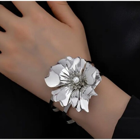 Bohemian BOHO Silver Flower Adjustable Cuff Bracelet Floral - Picture 1 of 7